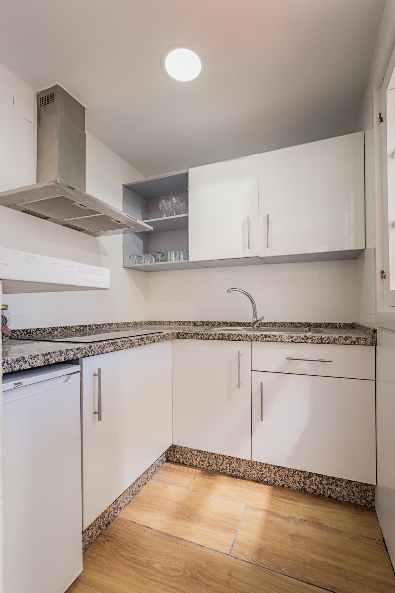 Duquesa Port Studio Apartment - Bright Sunlit Terrace Манилва Экстерьер фото