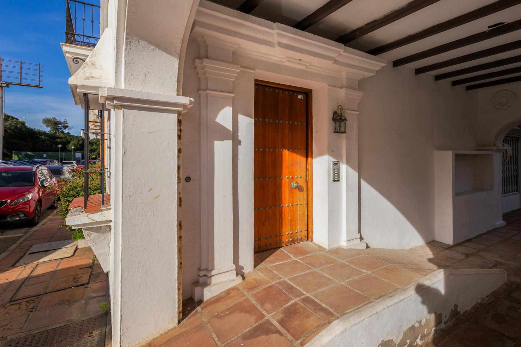 Duquesa Port Studio Apartment - Bright Sunlit Terrace Манилва Экстерьер фото